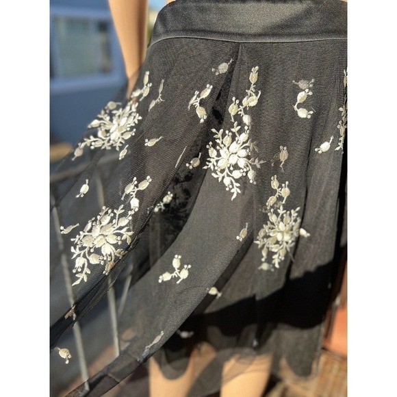 Ann Taylor Skirt 4 Black White Mesh Overlay Floral Midi Side Zip Lined A-Line - Picture 9 of 9